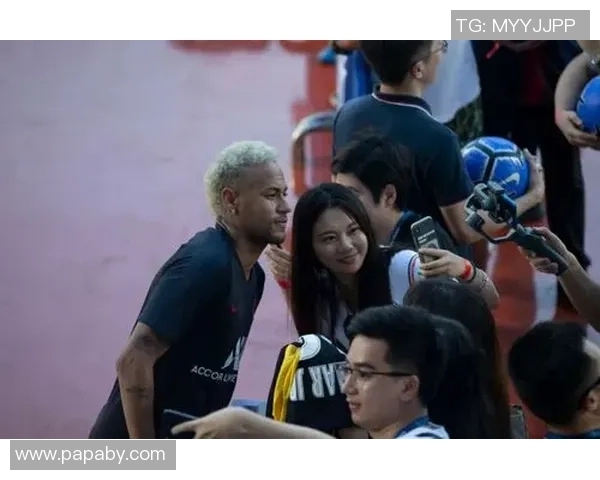 最宠粉的足球球星盘点他们与粉丝互动的感人瞬间和特别举动