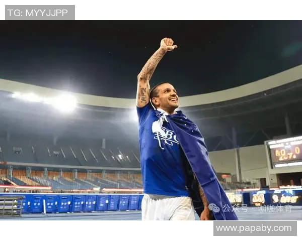 足球界第一顶流球星如何在赛场内外持续引领全球关注与热议